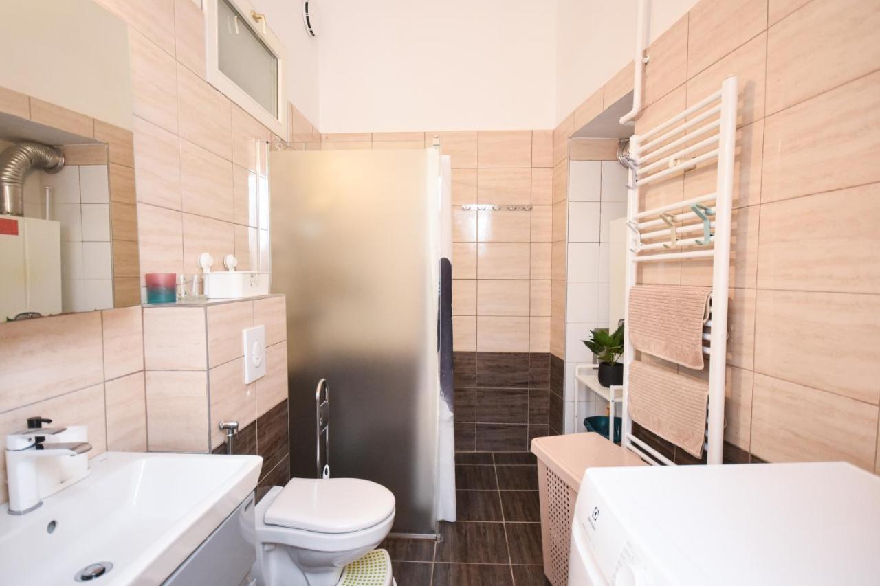 Apartament Modern & Huge 4 Bedroom 2 Bathroom *