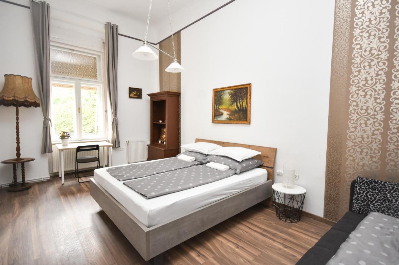 Modern & Huge 4 Bedroom 2 Bathroom Budapeszt