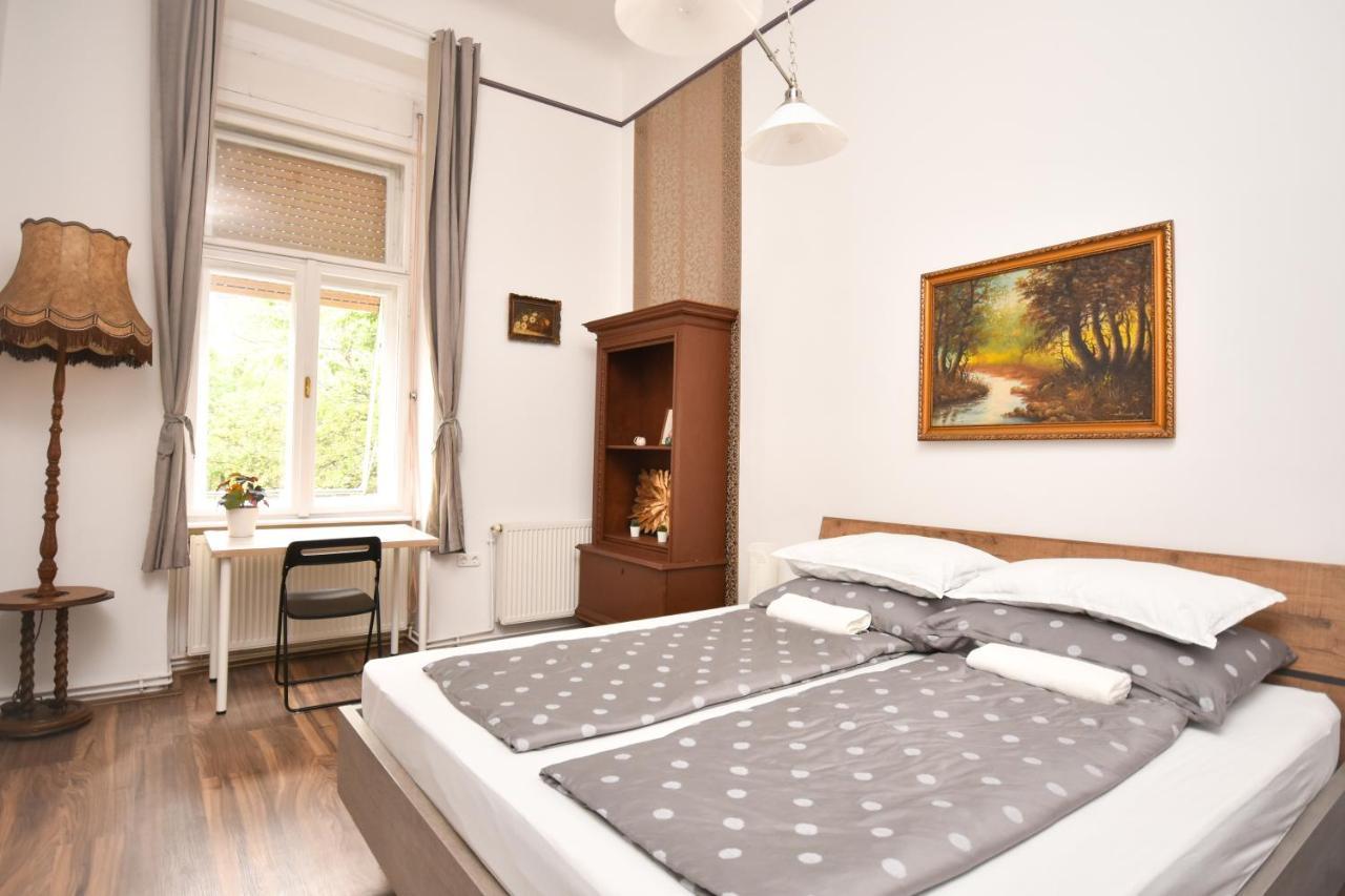 Modern & Huge 4 Bedroom 2 Bathroom * Budapeszt