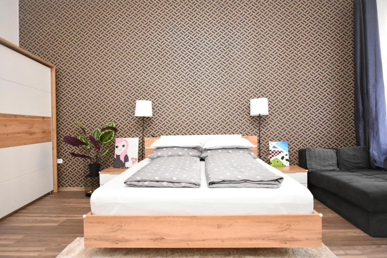 Modern & Huge 4 Bedroom 2 Bathroom Apartament Budapesta