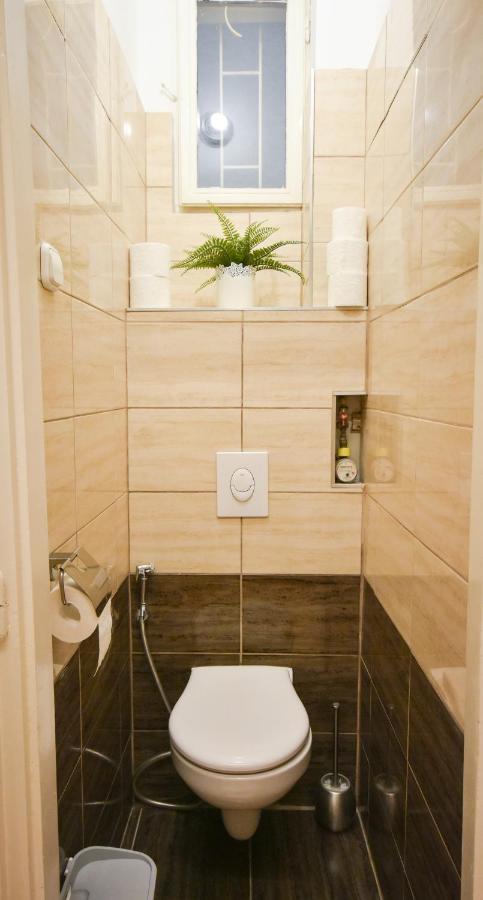 Modern & Huge 4 Bedroom 2 Bathroom Apartament Budapesta