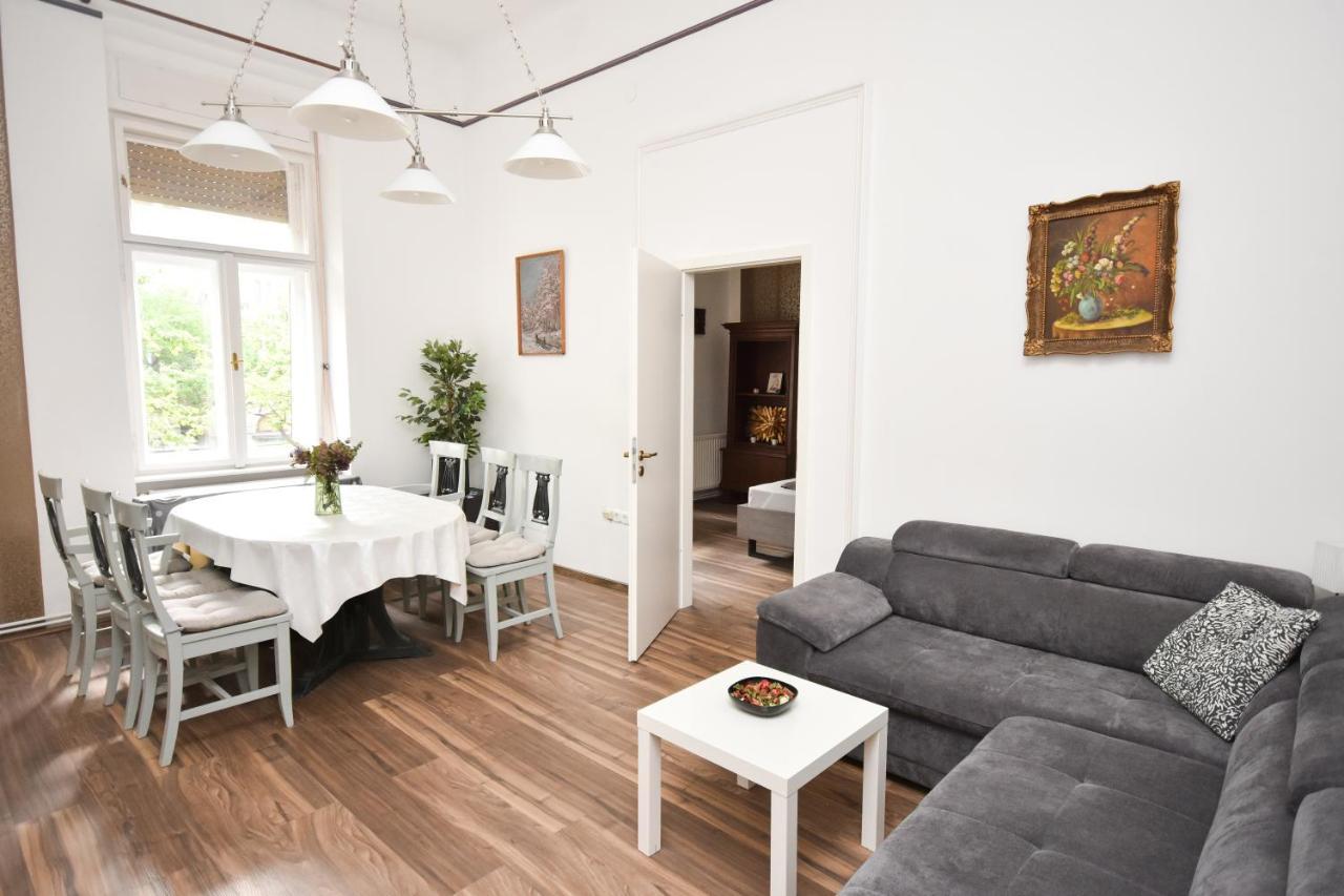 Apartament Modern & Huge 4 Bedroom 2 Bathroom *