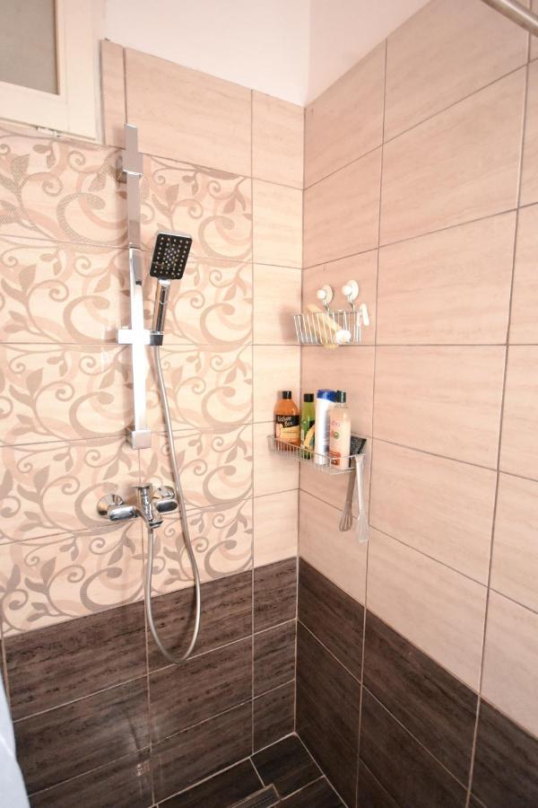 Modern & Huge 4 Bedroom 2 Bathroom * Budapesta