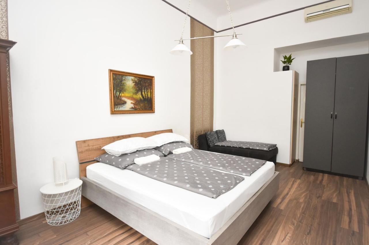 Modern & Huge 4 Bedroom 2 Bathroom Apartament Budapesta