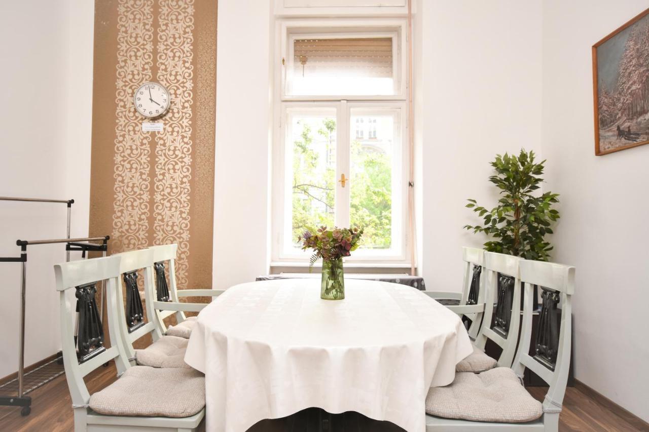 Modern & Huge 4 Bedroom 2 Bathroom * Budapeszt
